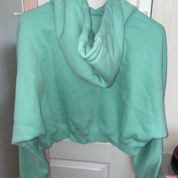 Cropped Gymshark hoodie size medium - Picture 2 of 4